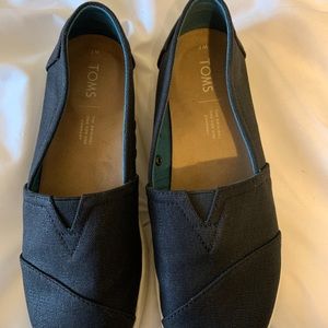 Tom’s slip on sneakers